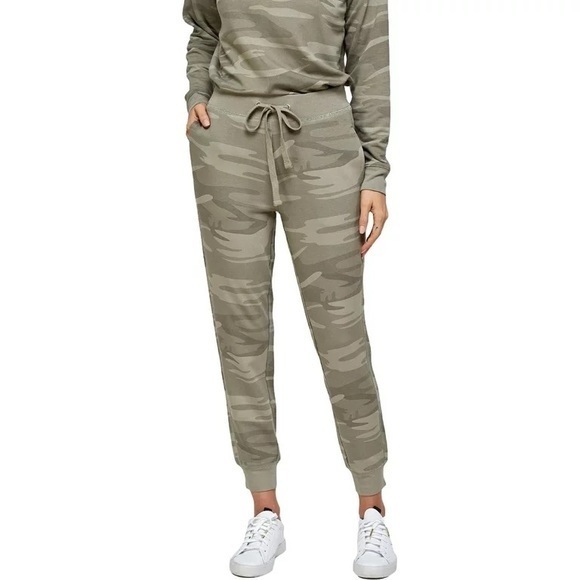 NWT THREAD & SUPPLY CAMO JOGGERS - Picture 1 of 2